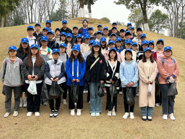 21.观音山公园合影.png